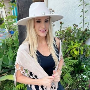 Winter White Rancher Rolled Pencil Wide Brim Teardrop 3D Silver Heart Band Hat